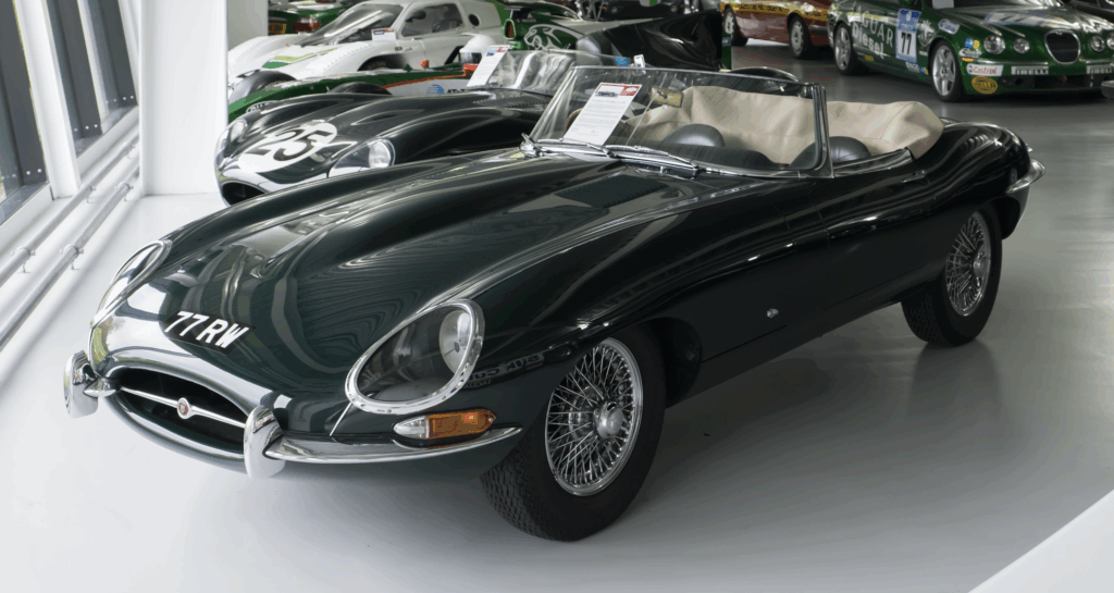 Jaguar E-Type degli anni ’60, vettura simbolo del design sportivo britannico